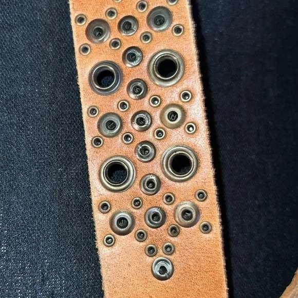 Sundance Women’s Brown Leather Belt with Rivets, Studs Size Small - Picture 11 of 14